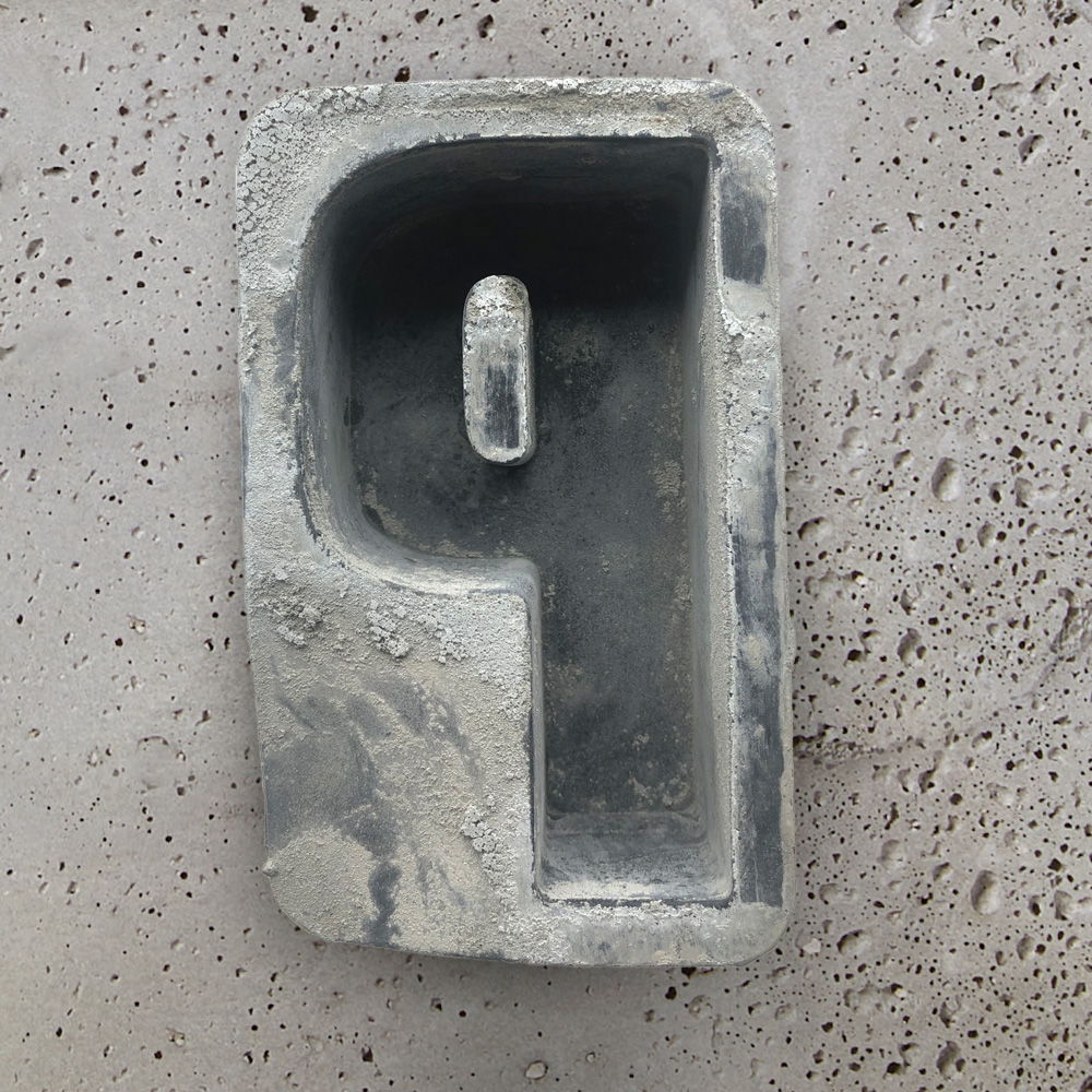 Letter 'P' mould