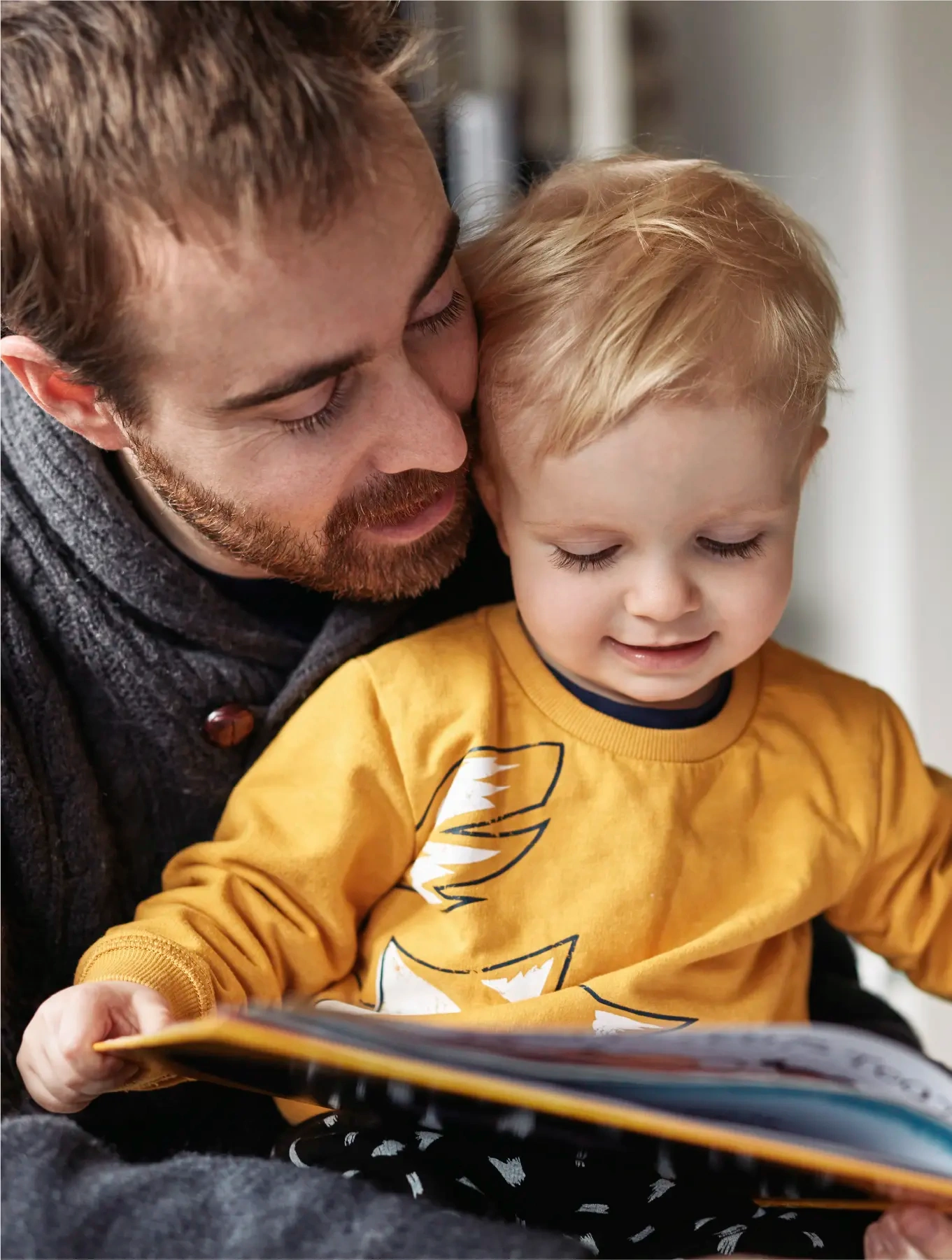 MWise lifestyle photography showing young parent and child.